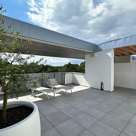 דירה Pool Access Penthouse Near The *