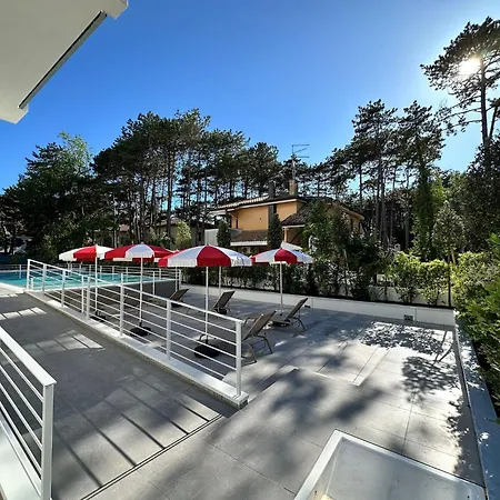 Pool Access Penthouse Near The דירה ביביונה